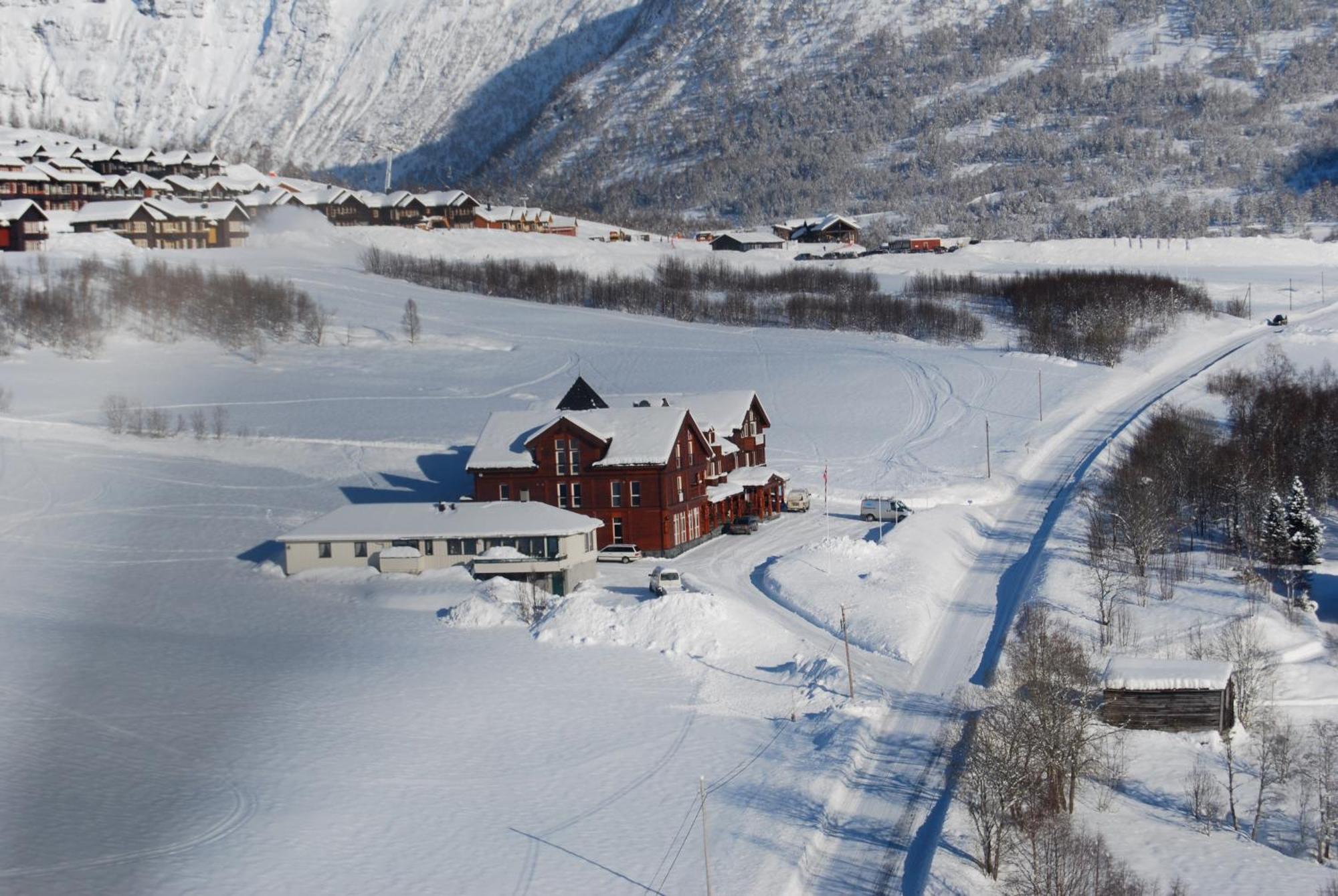 Vossestrand Hotel And Apartments Myrkdalen Bagian luar foto